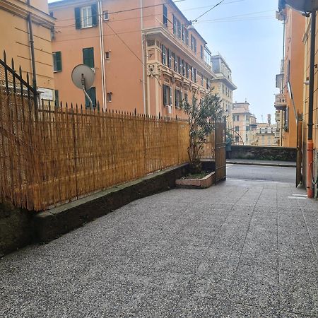 Ampio Appartamento Con 2 Posti Auto E Cortile Genova Exterior foto