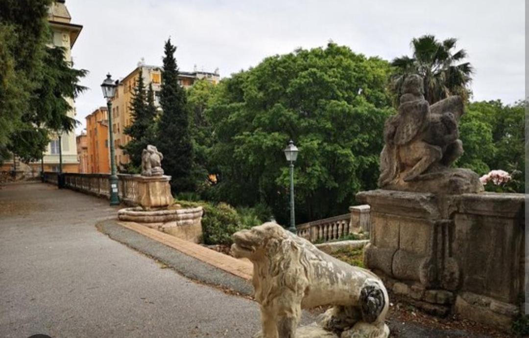 Ampio Appartamento Con 2 Posti Auto E Cortile Genova Exterior foto