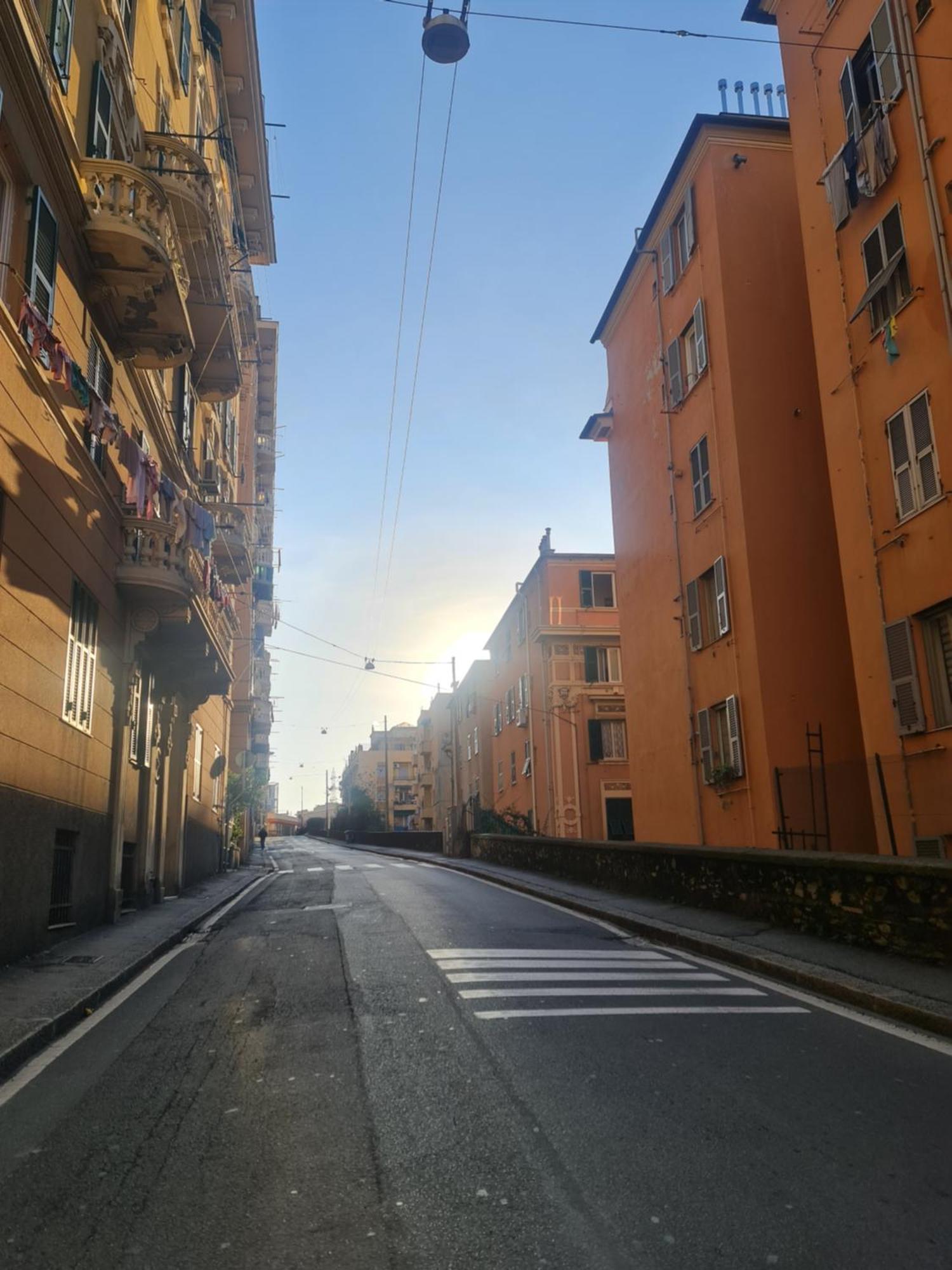 Ampio Appartamento Con 2 Posti Auto E Cortile Genova Exterior foto